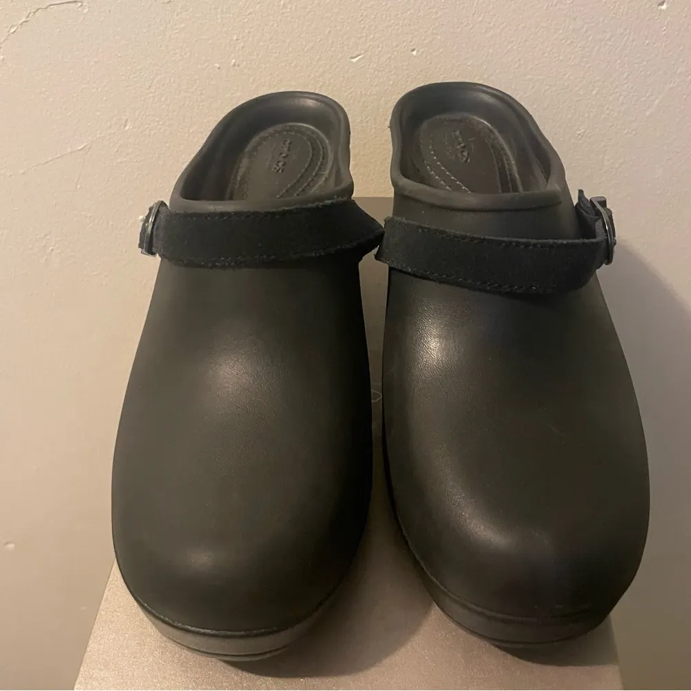 Crocs Dual Comfort Sarah Black Heeled Clogs - Image 2