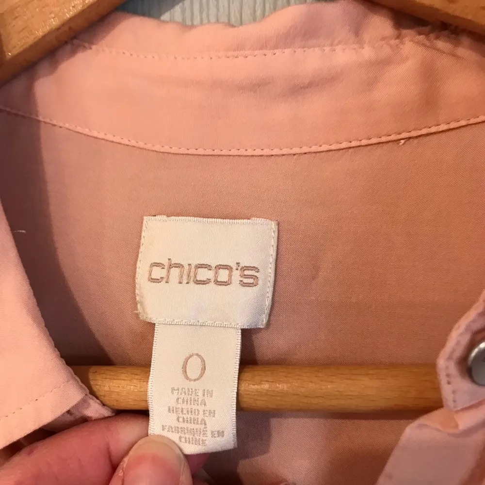 Chico's Size 0 Women's 100% Rayon Peach Button-Up Collared Pocket Front Blouse - Image 3
