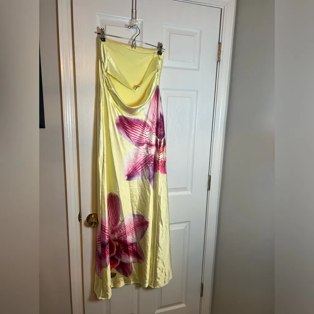 Runaway The Label Celeste Maxi Dress in Orchid Yellow - Image 9