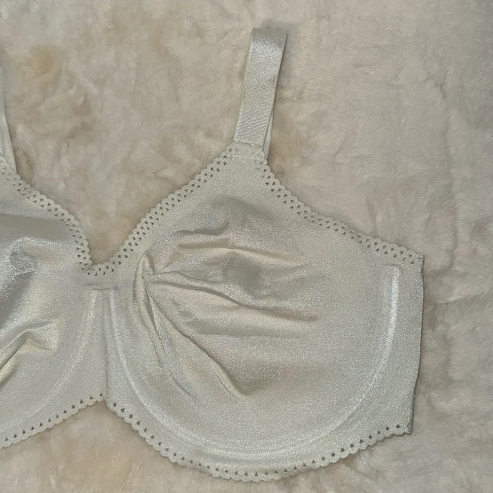 Playtex 7532 Body Fusion Seamless Underwire White Bra Women’s 42D - Image 2