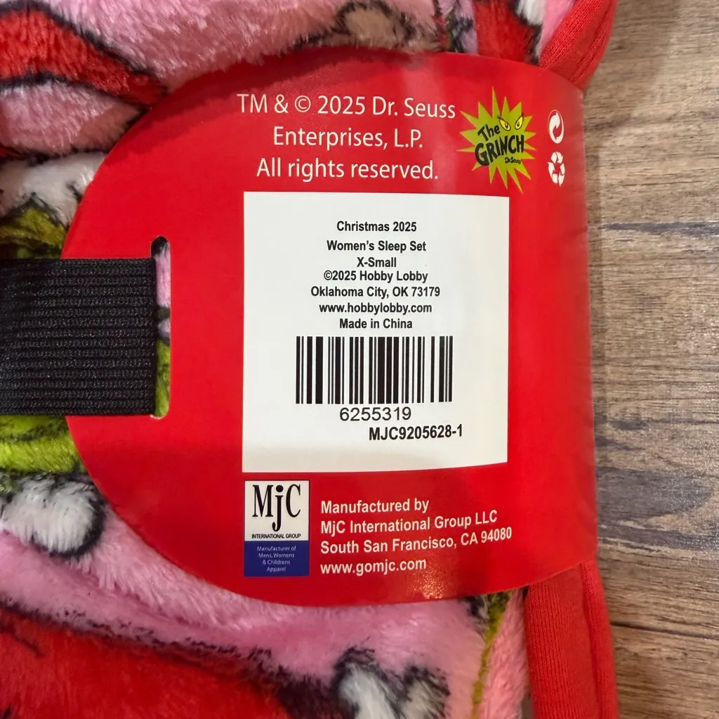 Women’s Grinch Christmas pajama set NWT XS fleet pants & shirt Red - Image 5