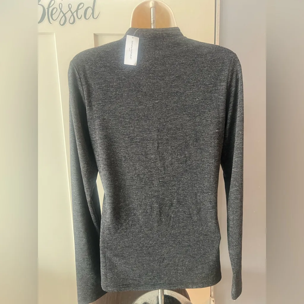 Banana Republic Charcoal Knit Top NWT - Image 2