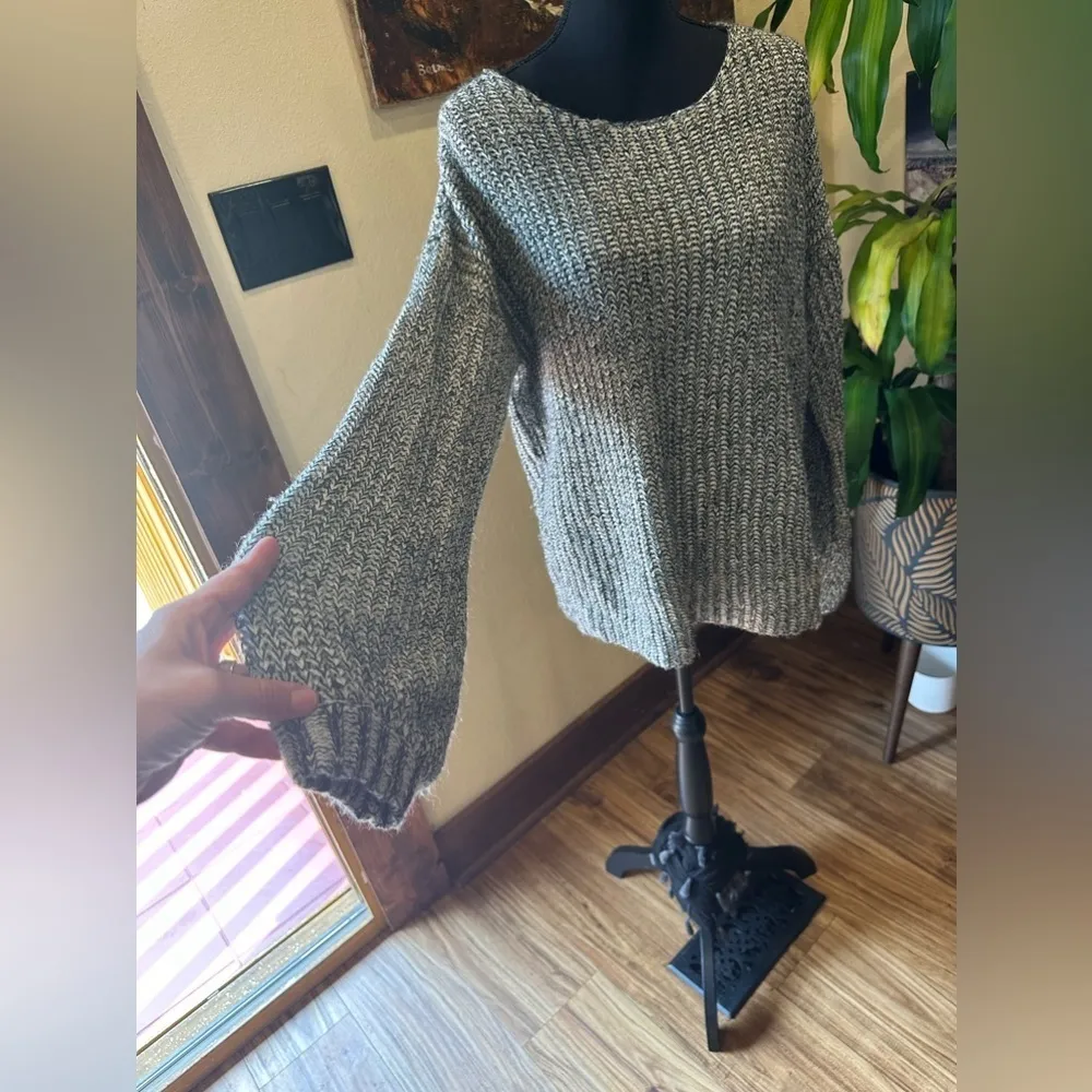 EUC FASHION ON EARTH Women's Lace-up Back Open Scoop Neck Sweater Sz M - Image 5