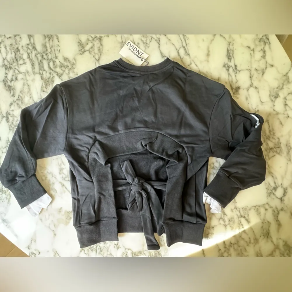 NWT EVIDNT Los Angeles split sleeve open back bow tie black sweatshirt Sz S White - Image 2