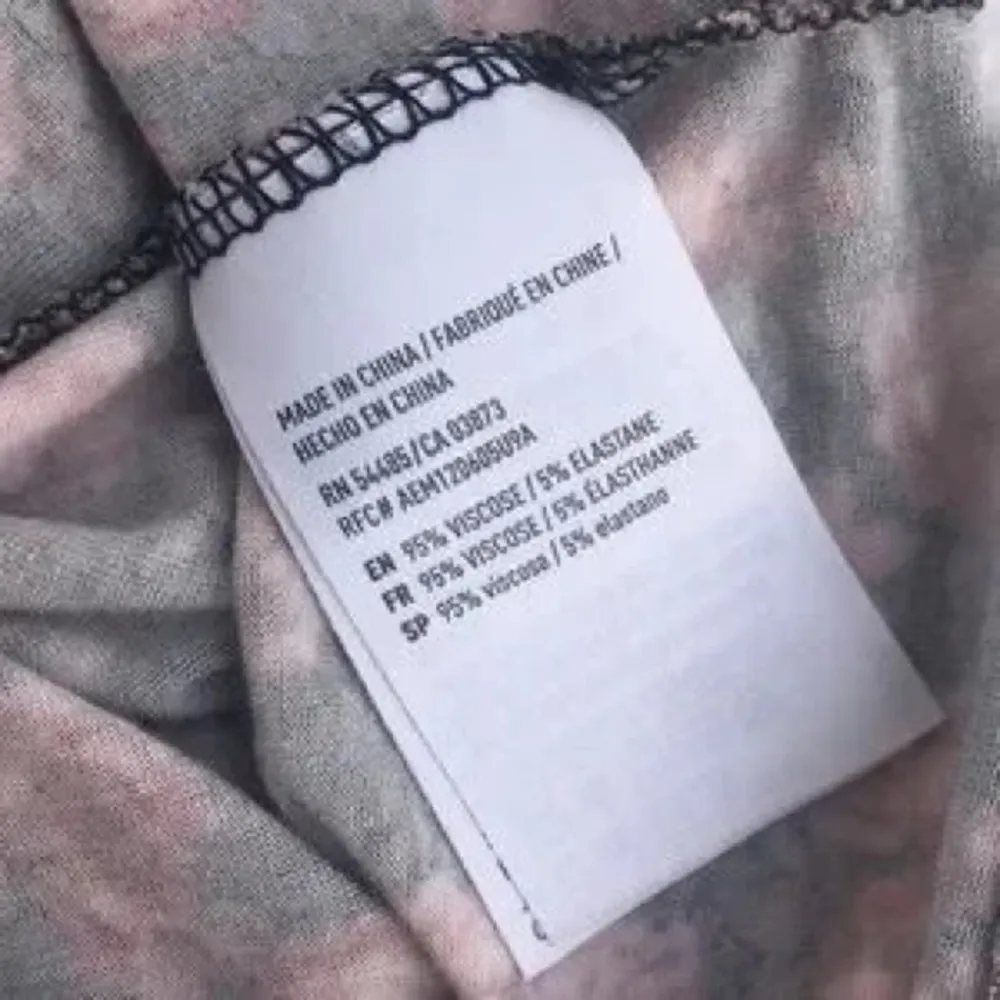 Cropped Rose Floral Ruffle Spaghetti Strap Tank Top - Image 5