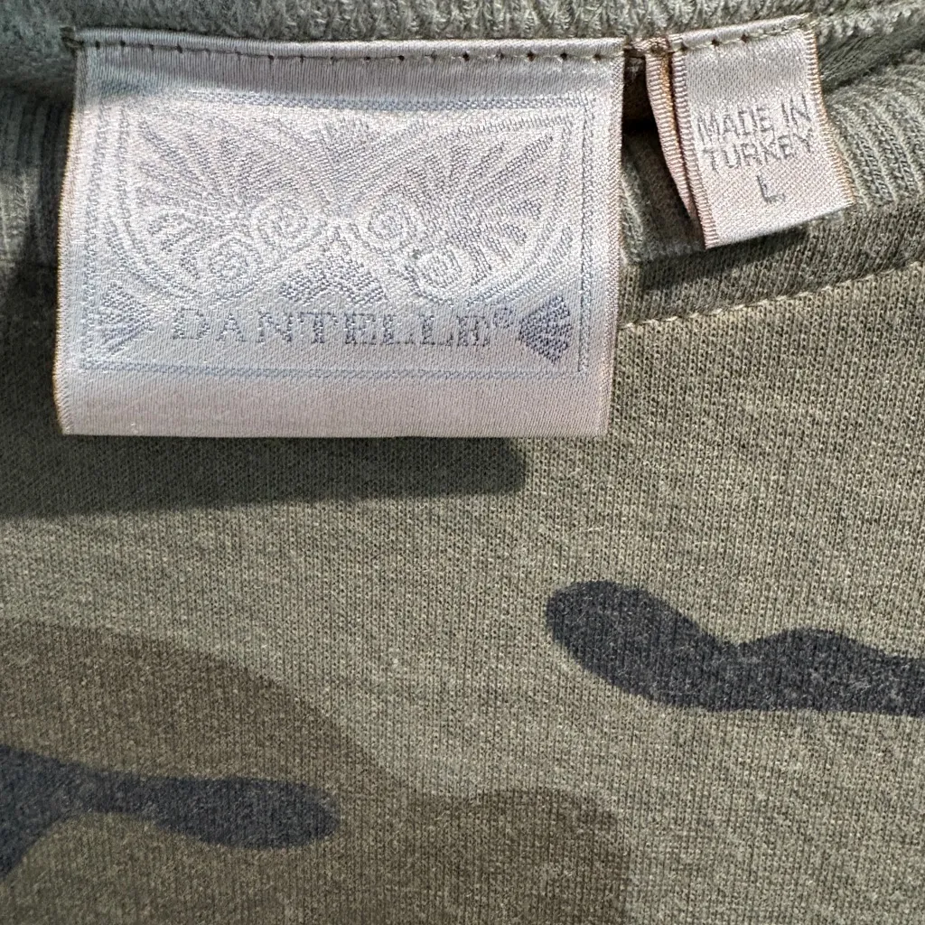 Dantelle Green Camouflage Hi Low Long Sleeve Short- Size Large - Image 3