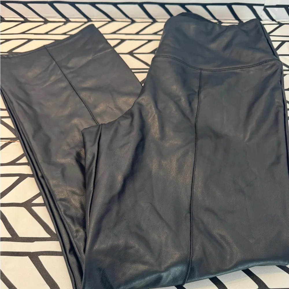 Joie black faux leather pull on ankle pants in size XL - Image 3