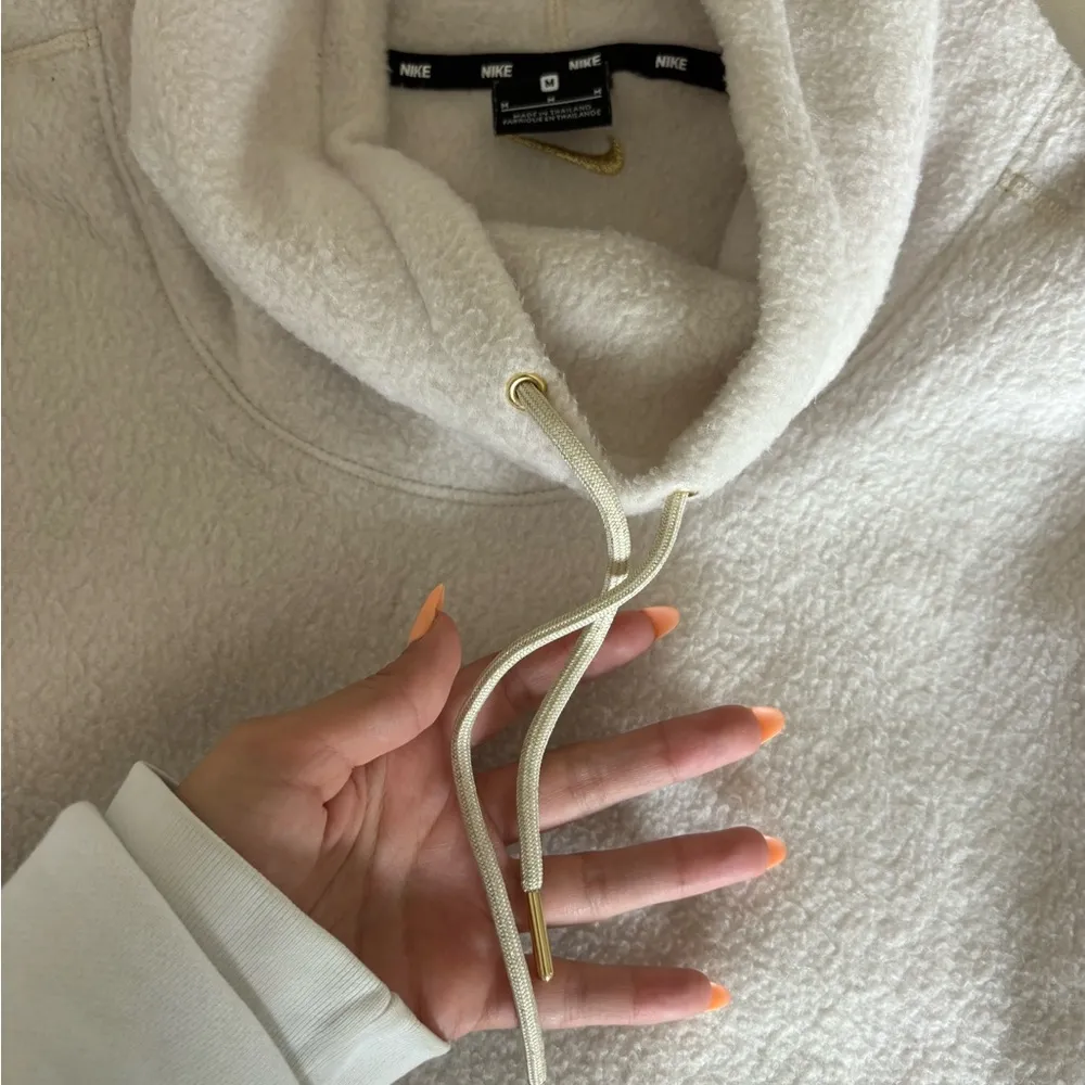 Nike sweater - Image 3