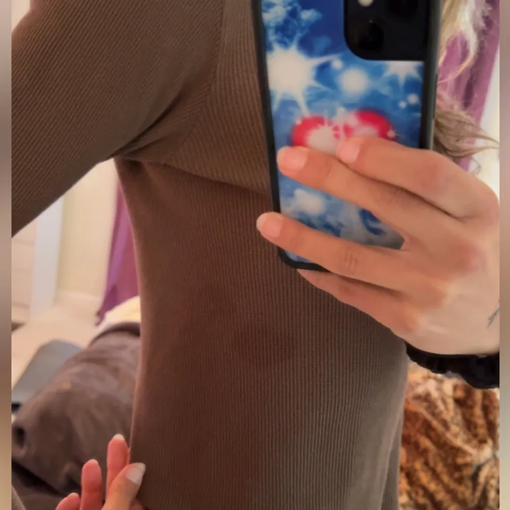 Brandy Melville Cutest Brown  Long Sleeve Thermal Top - Image 8