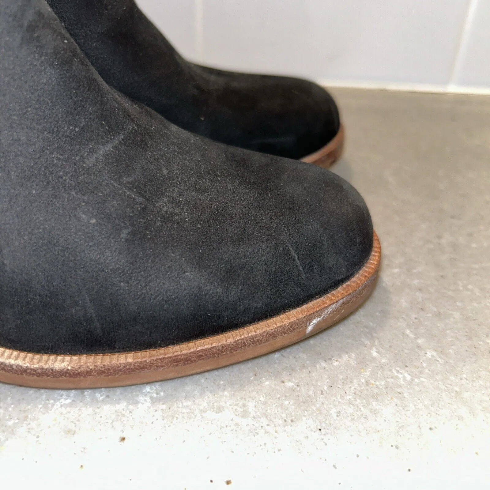 UGG Boots Womens 5‎ Elora Ankle Booties Black Suede Block Heels Pull On EUC - Image 5