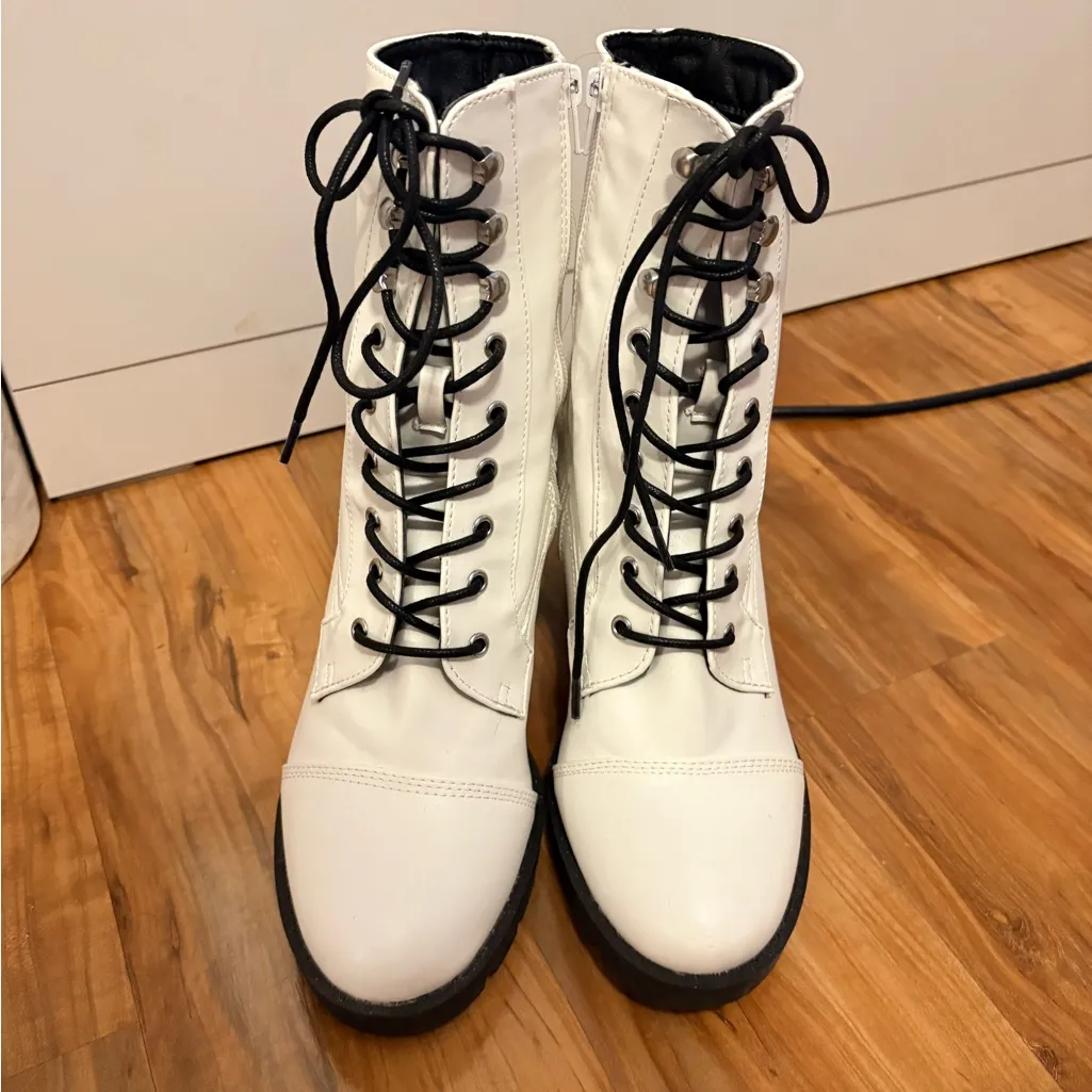Stylish White Lace-Up Ankle Boots - Image 3