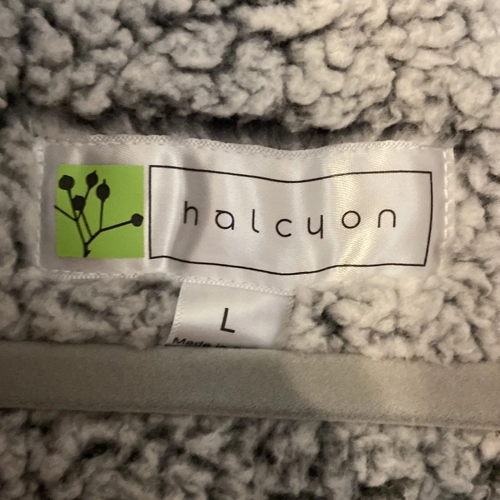 Sherpa Looking Vest size L made by Halcyon gray and white so soft brand new Size L - Image 2