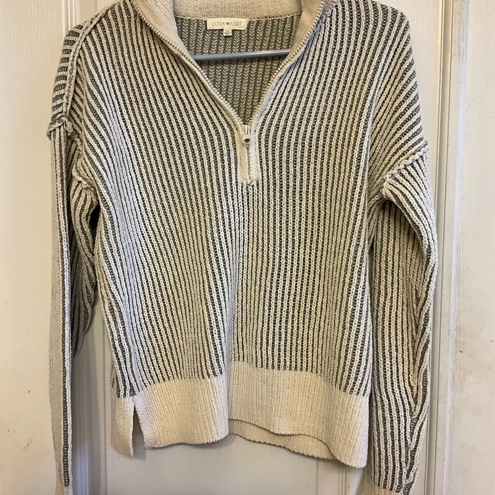 Gray and Cream V-Neck Sweater with Ribbed Texture - Image 2