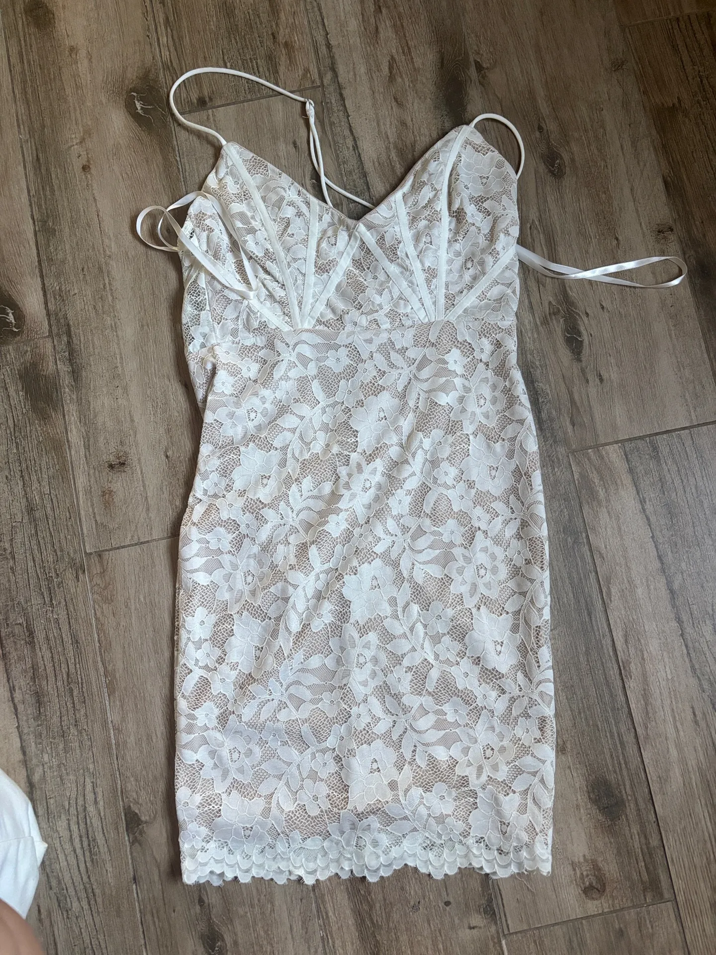 Selfie Leslie Dress White Mini Lace - Image 2