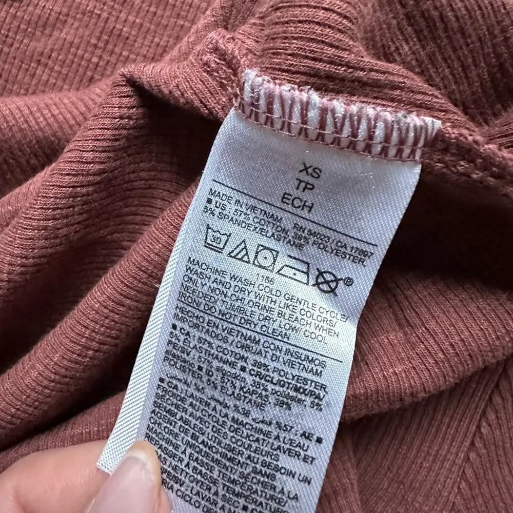 Old Navy ribbed cropped T-shirt - Image 5