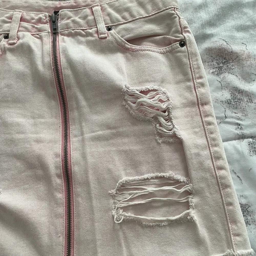 Forever 21 Y2K light pink jean distressed zipper up front skirt, size S biker - Image 12