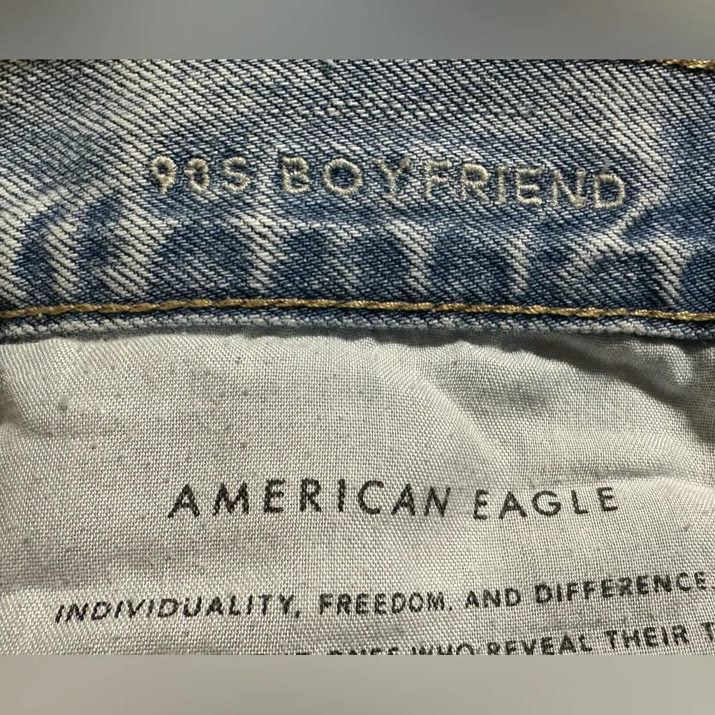 AMERICAN EAGLE 90s Boyfriend jeans size 2 short - Image 10