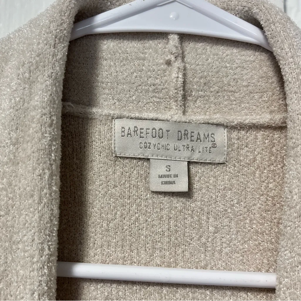 Barefoot Dreams CozyChic Ultra Lite Shawl Vest in cream off white Size small - Image 4