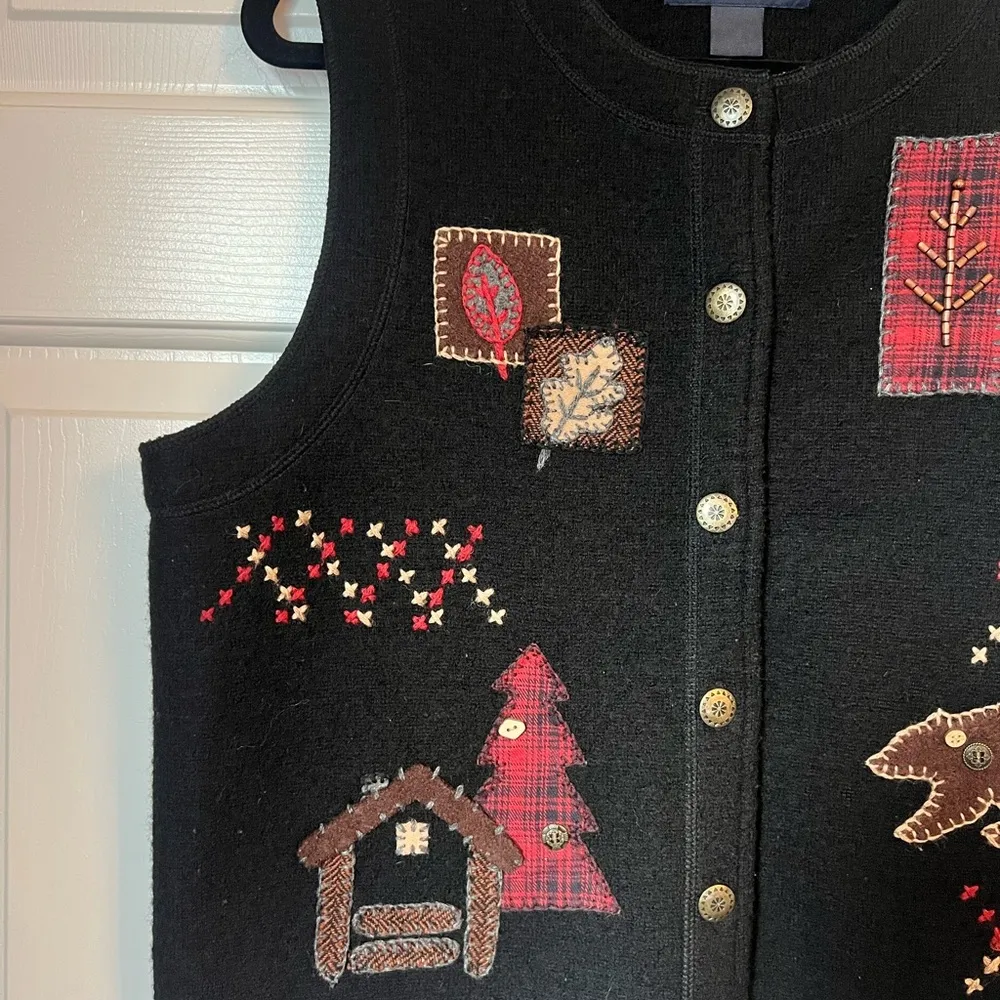 Woolrich Black Vest with Bear and Tree Patches Size Small 100% Wool - Image 4