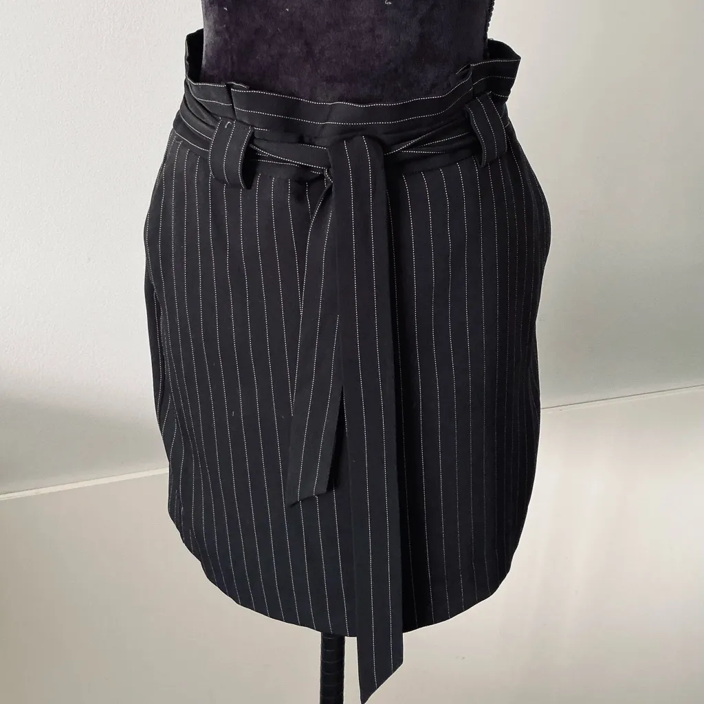 So CUTE EXPRESS MINI skirt 🌷🌷 - Image 3