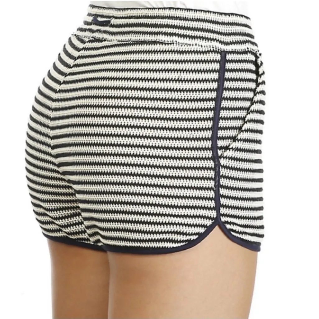 Splendid striped navy blue and white Textured Knit shorts, size XS pockets boho - Image 2