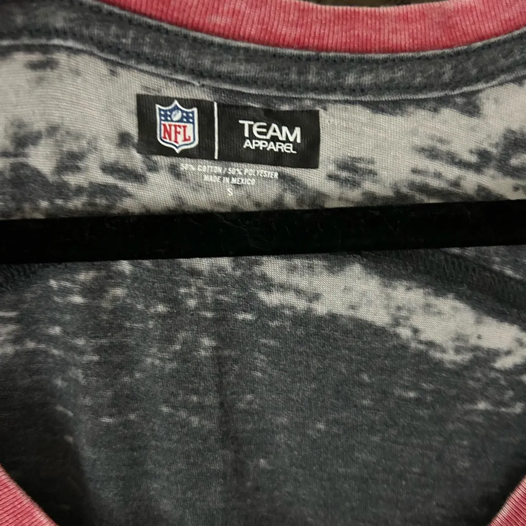 NFL Women's Gray and Red New England Patriots V-Neck Tissue Tee NWT Small - Image 3