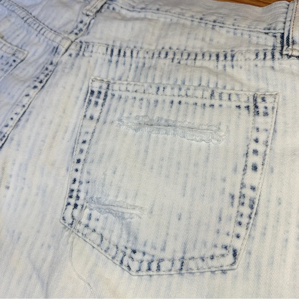 Free People Ivory Comb Distressed High Rise Cutoff Shorts 26 Acid Wash NWT - Image 7