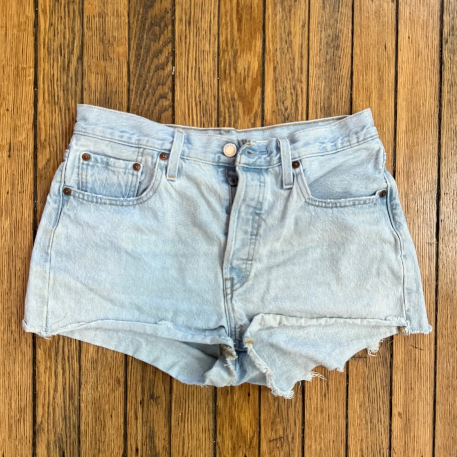 Levi's 501 Denim Shorts Light Wash Distressed Raw‎ Hem Casual W29 - Image 13