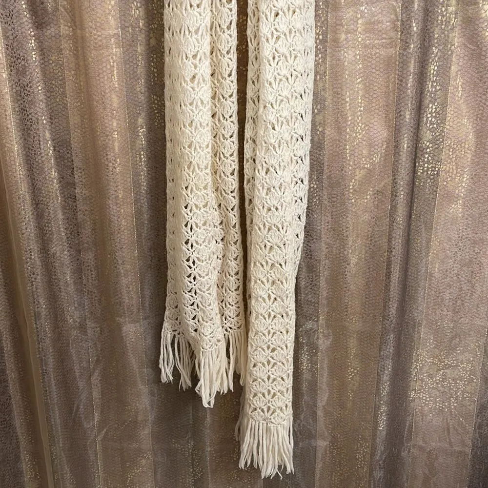 Ivory open knitted long fringed crochet scarf/shawl boho/macrame style, EUC - Image 3