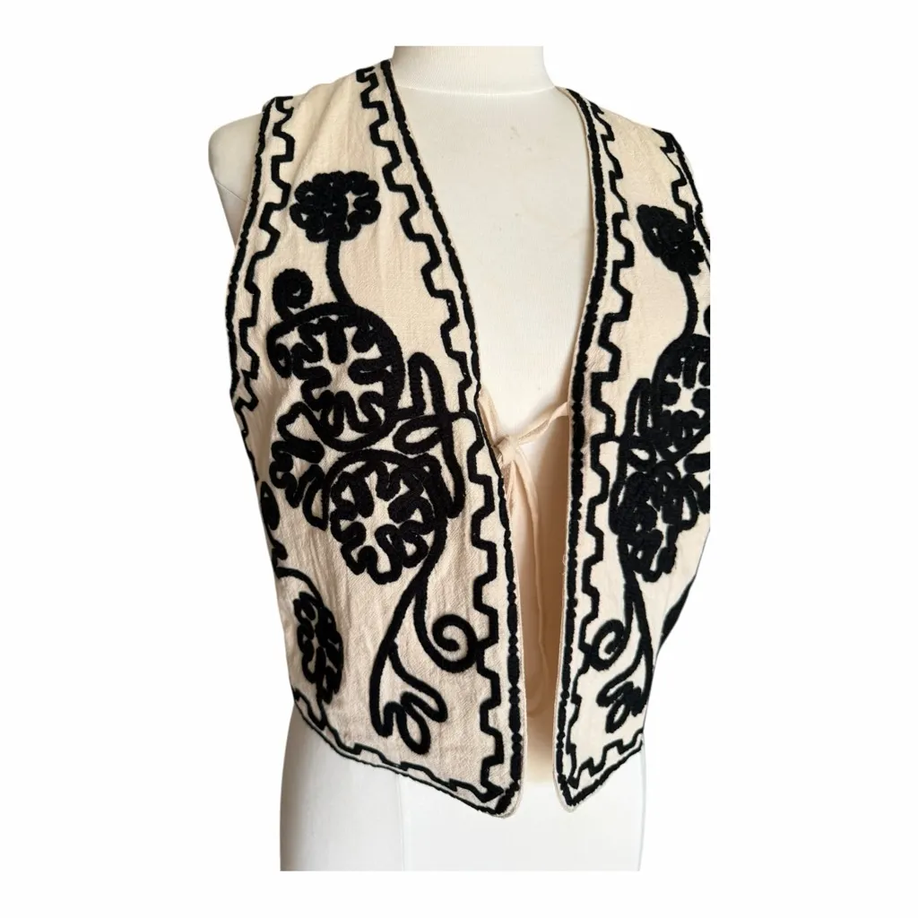 Daniel Collection Tie Front Ecru Black Contrast Embroidery Vest Small NWT - Image 2