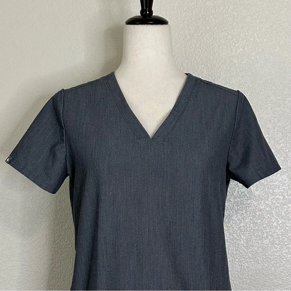 Figs Casma Gray Three-Pocket Scrub Top, Sz XS - Image 3