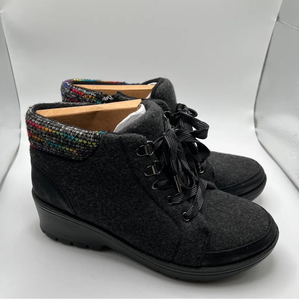 NWB Bzees Brooklyn Boot size 6.5 ankle bootie small wedge grey winter fall - Image 6