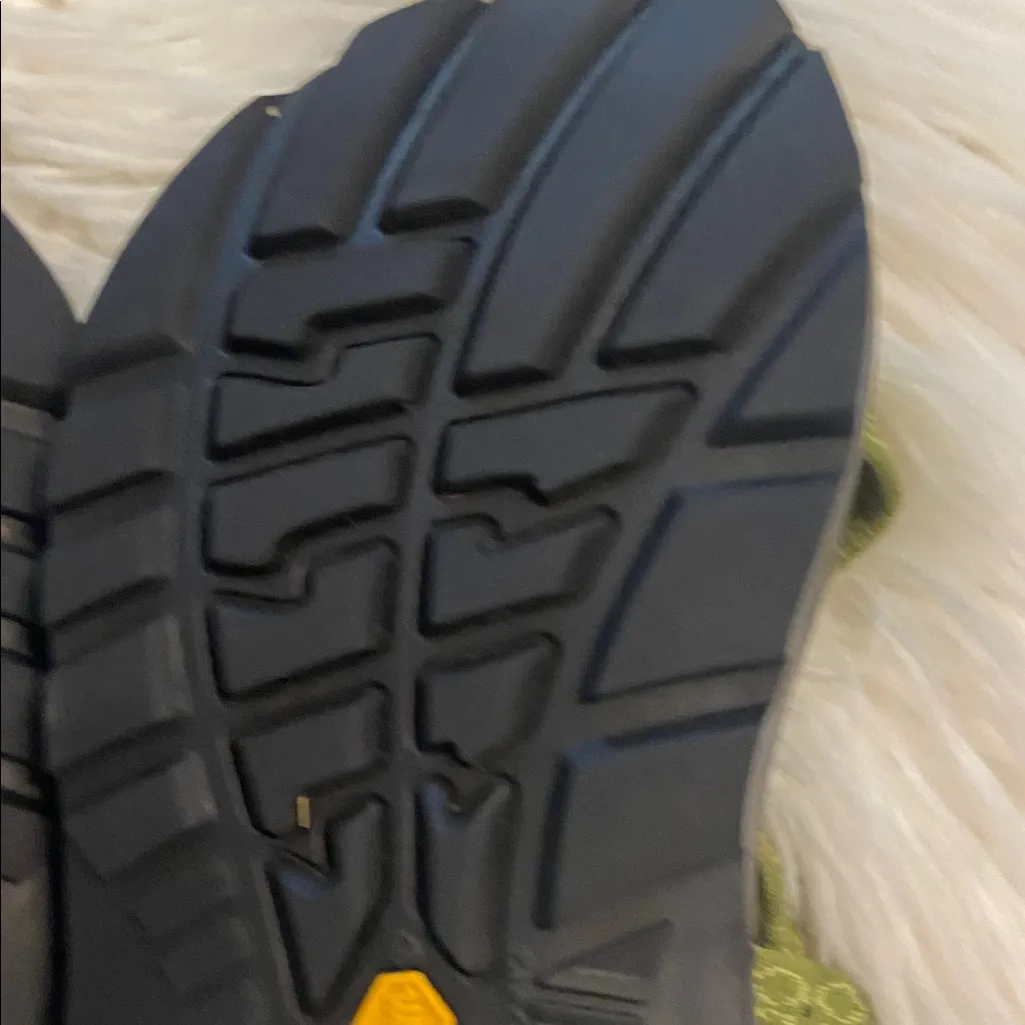 Chaco Black and Green Sandals size 9 excellent condition see all photos - Image 8