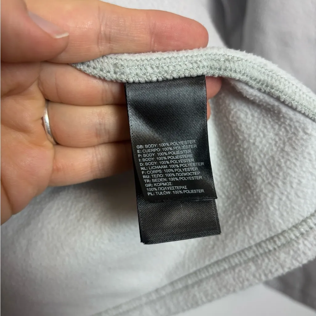 The North Face Women's Light Gray Yumiori 1/4 Zip Fleece Pullover Sweater - Image 7