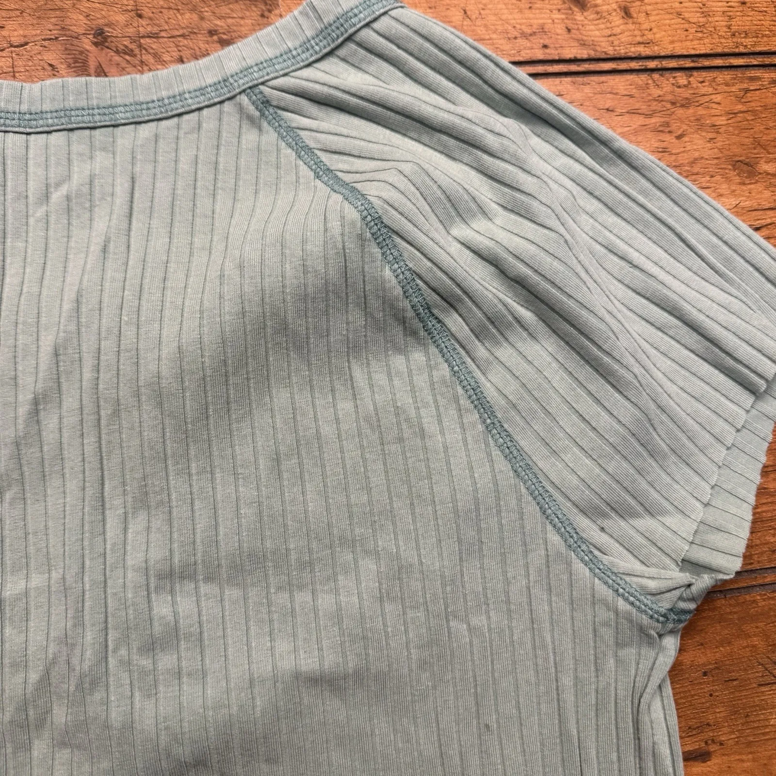 American‎ Eagle Women's Ribbed Henley Top Size Large - Image 5