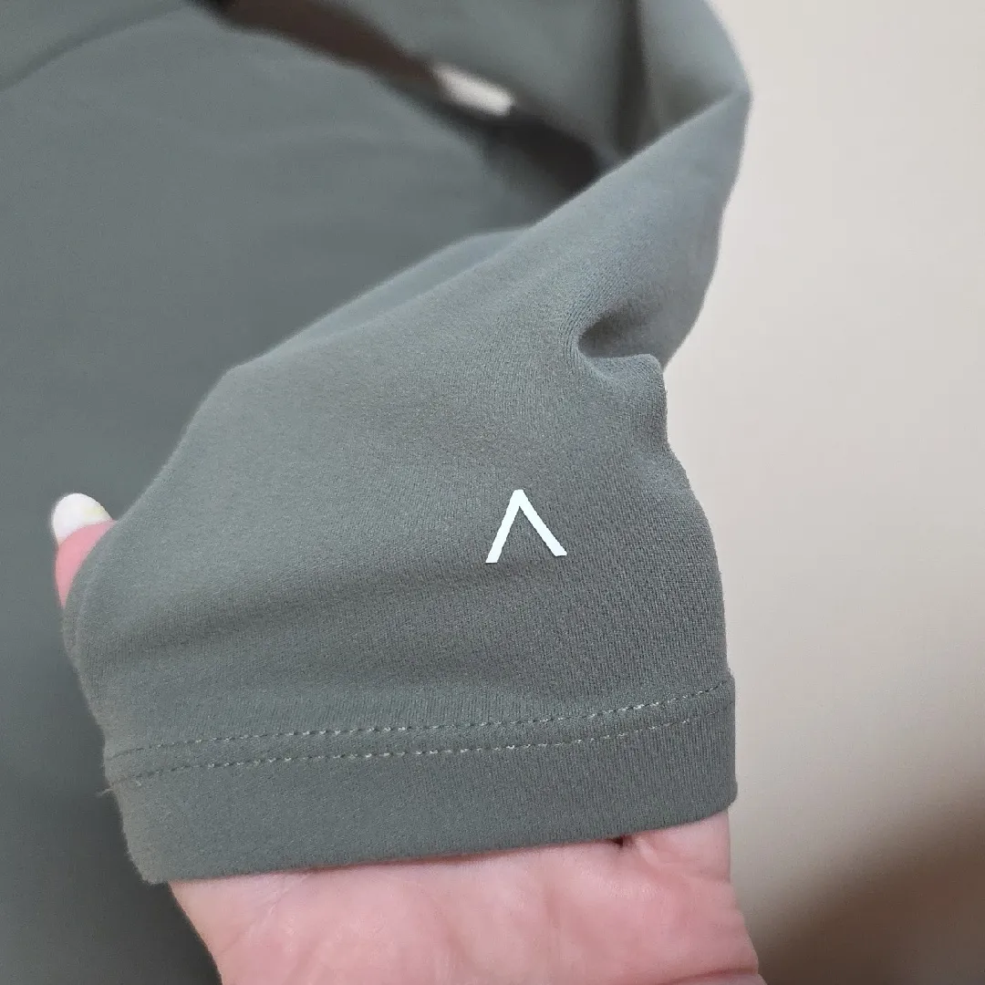 ACTA Cropped Athletic Top Vital Seamless Long Sleeve Sage Green Womens Medium - Image 5