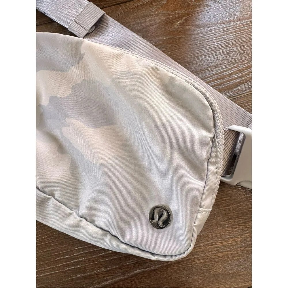 Lululemon Everywhere Belt Bag in Camo - Image 2