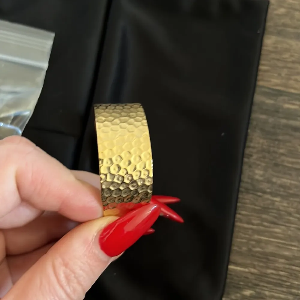 Rippled swinging hoop, gold - Image 4