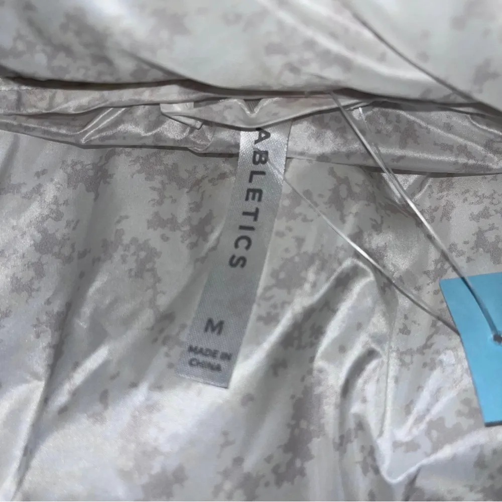 Fabletics Elliot Puffer Vest Sz Medium - Image 7