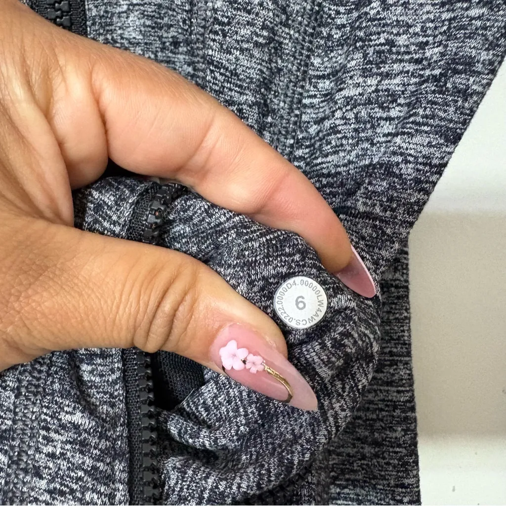 Lululemon  Define Jacket Luon Heathered Black Size 6 | Sculpting Zip-Up - Image 6