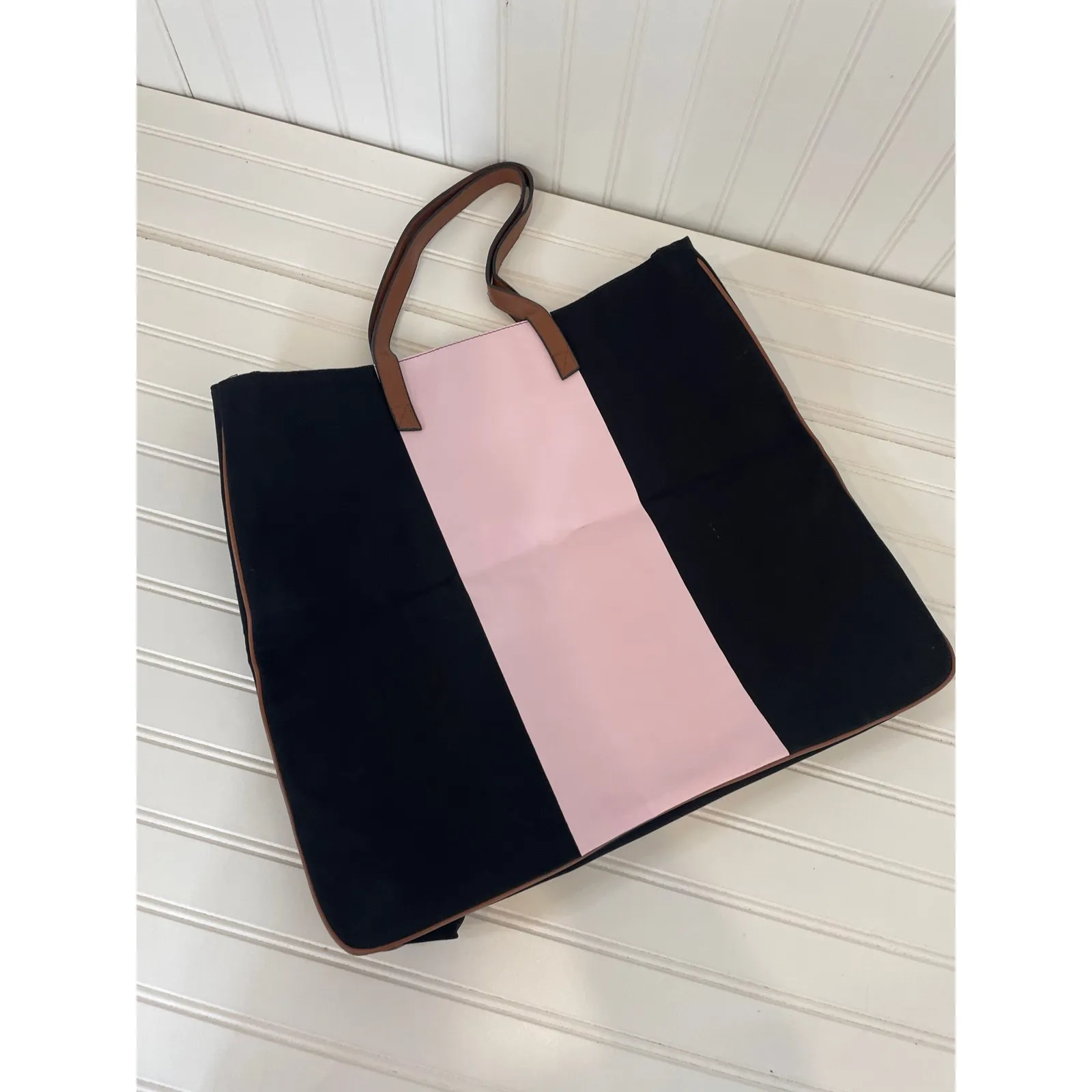 NWT Victoria's Secret Weekender Tote Bag Purse London New York Paris Black Pink - Image 3