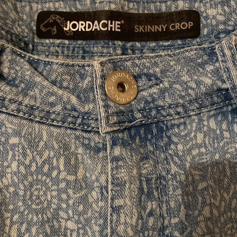 Women’s Capris jeans skinny cropped mandala size 12 print pattern EUC - Image 2