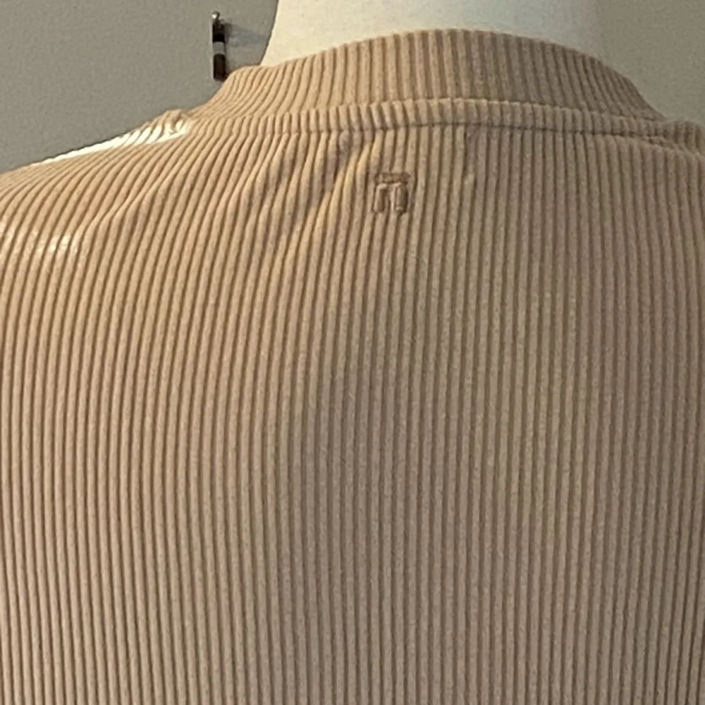 Tommy John Zen ribbed long sleeve crew top in Doe Skin X - Image 6