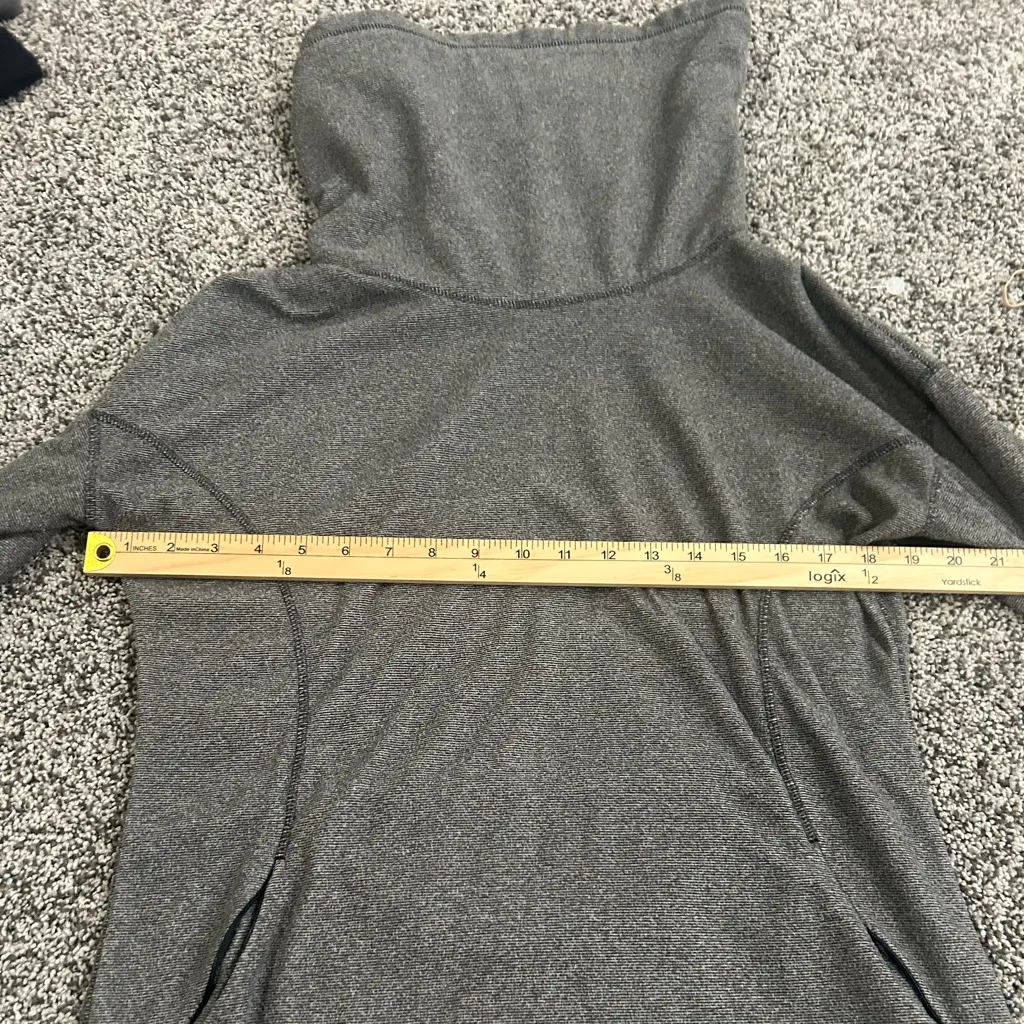 Marc Jacobs New York Gray Pullover Sweater Womenโs Size Medium Cozy Casual - Image 3