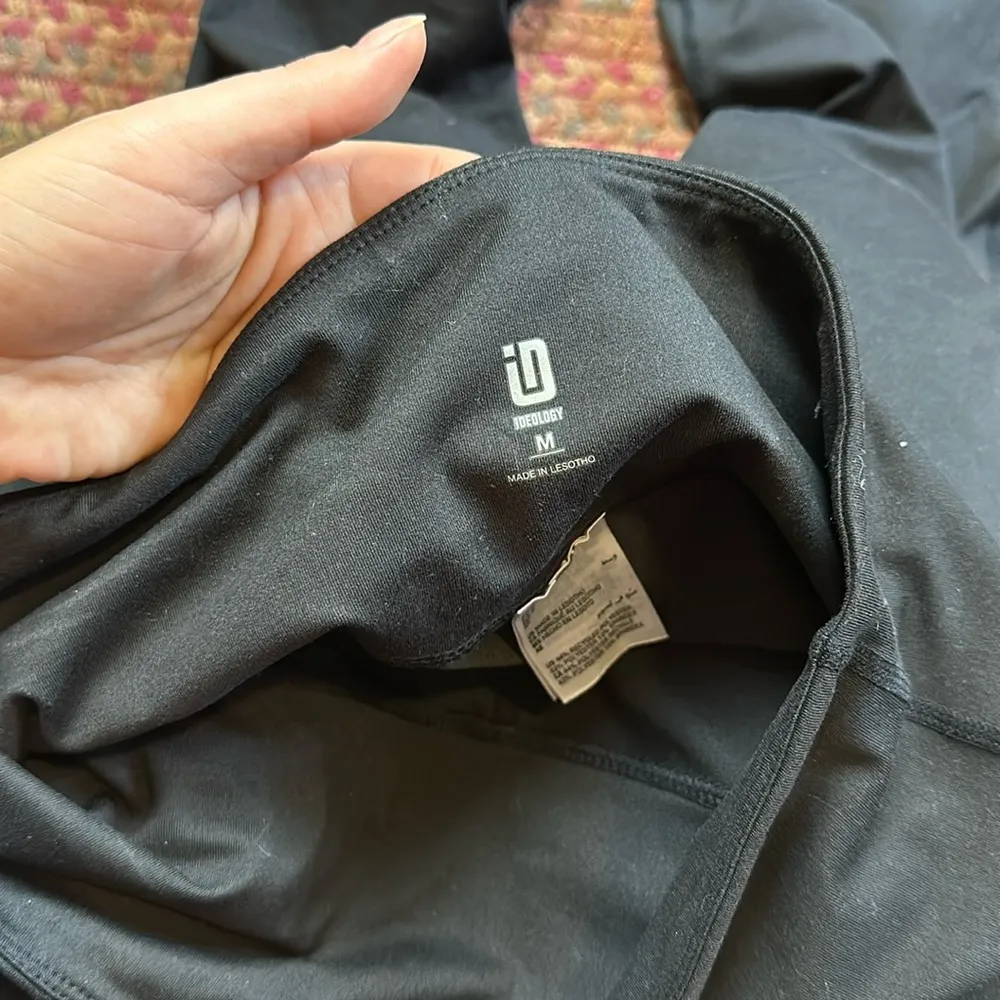 IDEOLOGY BLACK SIDE POCKET LEGGINGS WHITE TRIM - Image 2