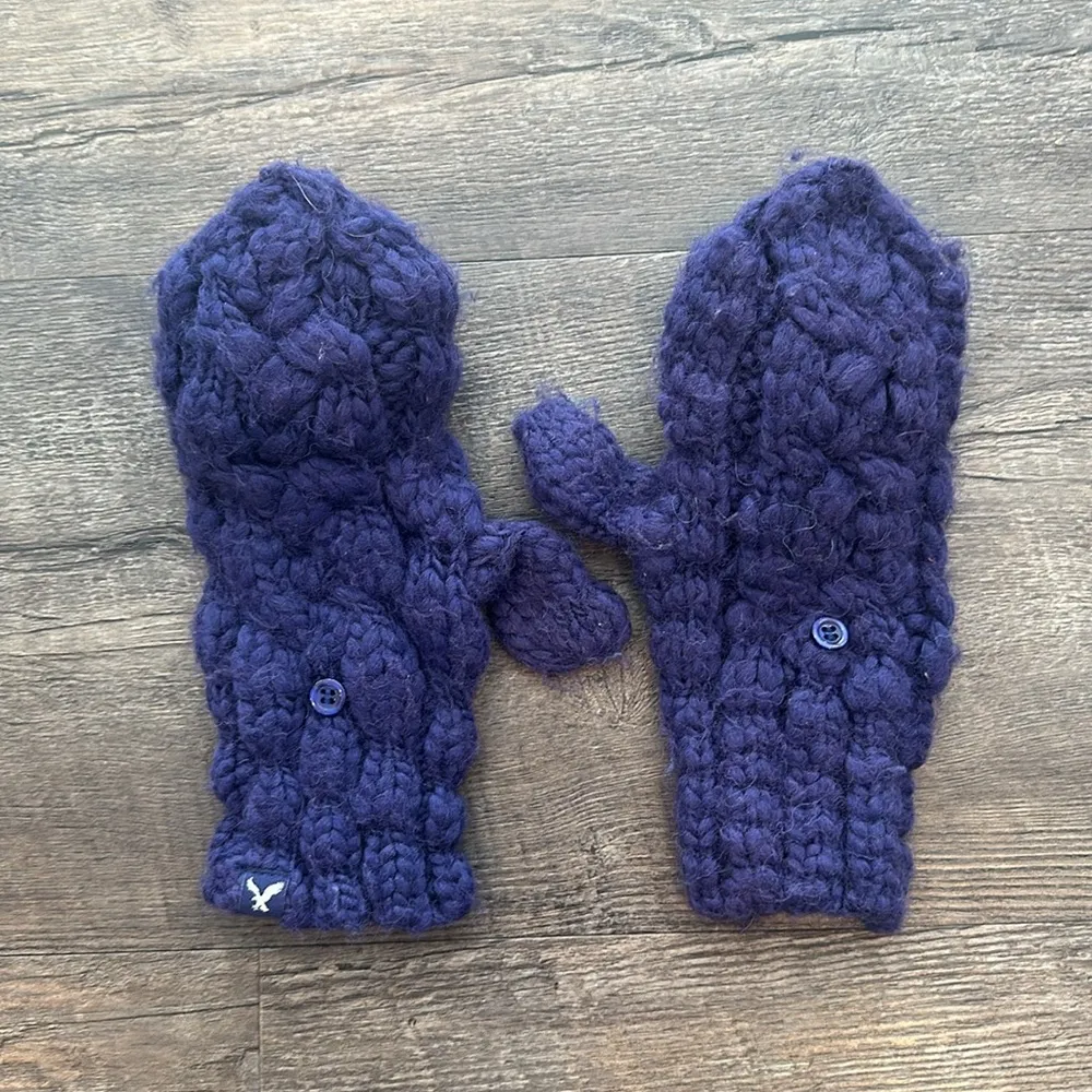 American Eagle Outfitters Wool Blend Chunky Knit Scarf and Fingerless Gloves - Image 9