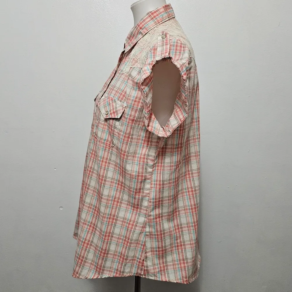 Wrangler Wrancher Coral Plaid Lace Detail Pearl Snap Button Down Size Large - Image 2