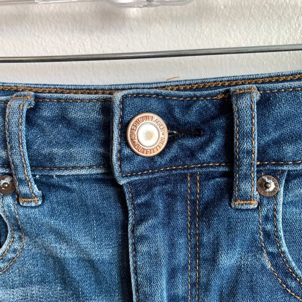 American Eagle Medium Wash Mid-Rise Denim Shorts - Image 8