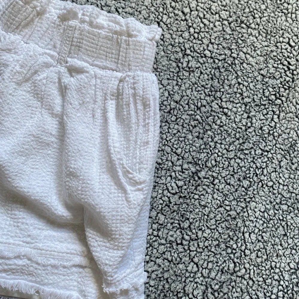 High Waist White Textured Shorts Size M - Image 5