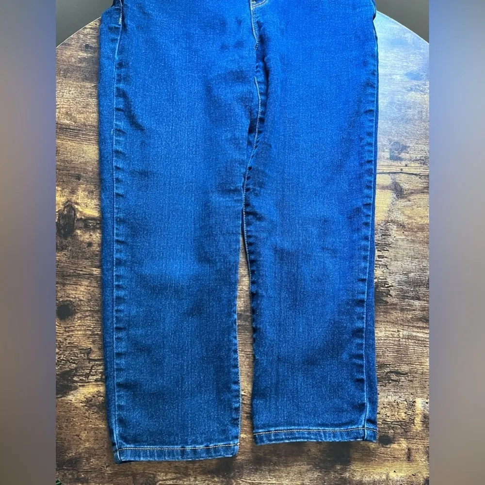 Michael Kors  | woman’s denim Capri/cropped  pants. Size: 8. - Image 12